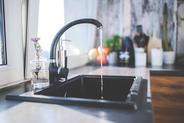 The 6 Best Touchless Kitchen Faucets: A Comprehensive Guide